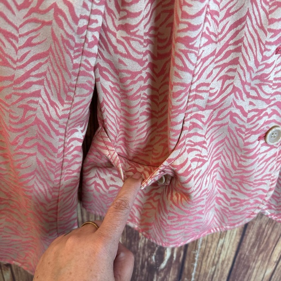 R.Q.T Women’s Pink Zebra Print Blazer Jacket V Neck Three Button Front Size 10 - Picture 8 of 10